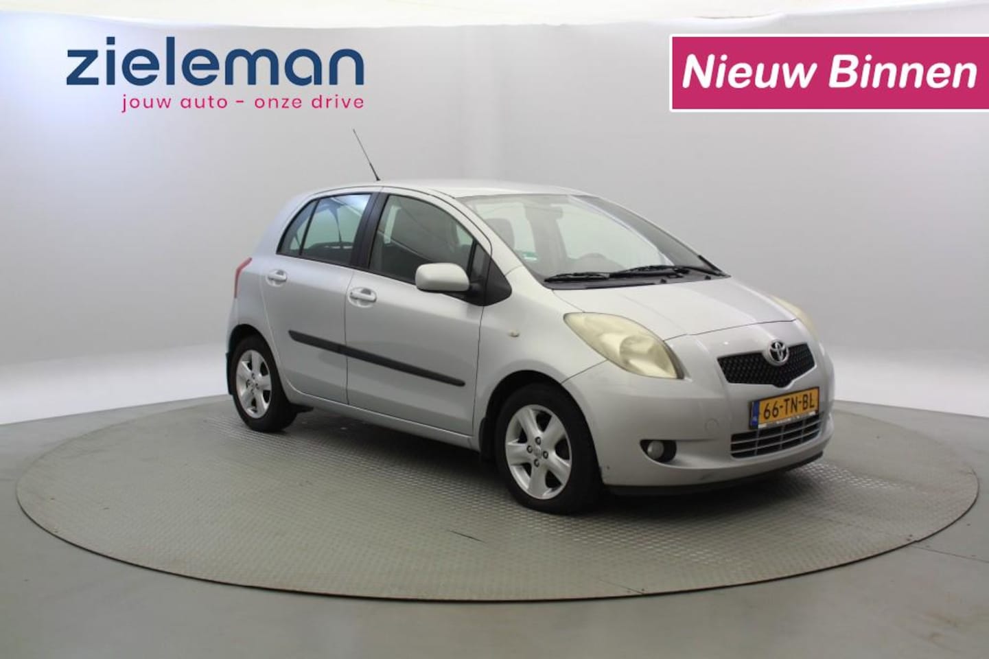 Toyota Yaris - 1.3 VVTi Luna MMT 5 Deurs Automaat - Clima, Lichtmetalen Velgen - AutoWereld.nl