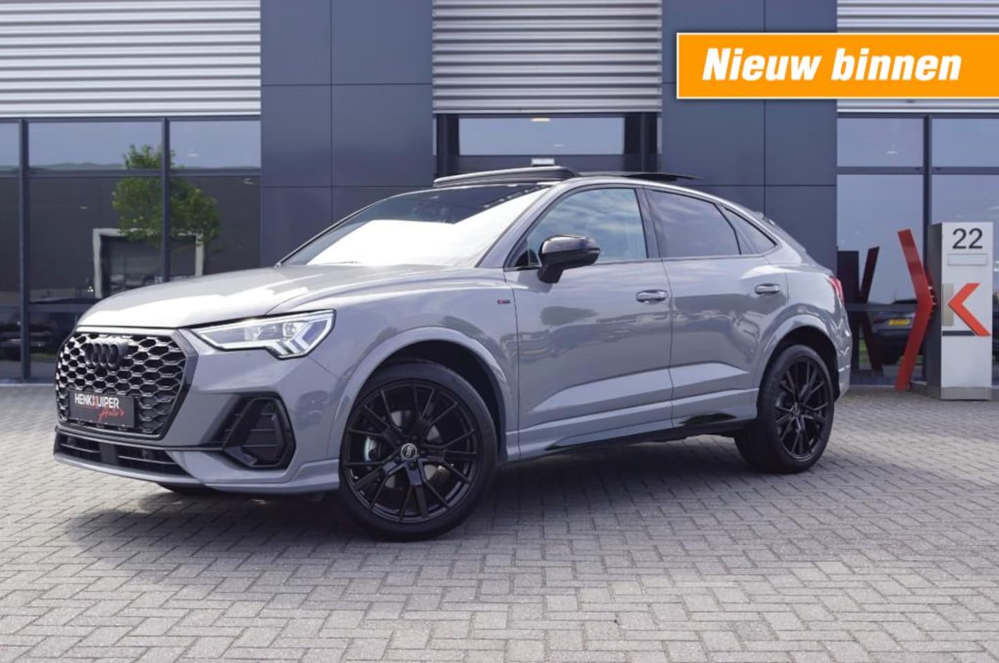 Audi Q3 Sportback - 35 TFSI S-Line / Panodak / 20 Inch LM / Trekhaak wegklb./ **Nardogrijs** - AutoWereld.nl