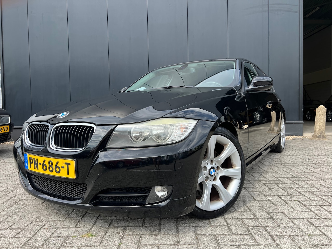 BMW 3-serie - 318i Zwart 2010 Navi/18'Lmv/Pdc/Nap - AutoWereld.nl