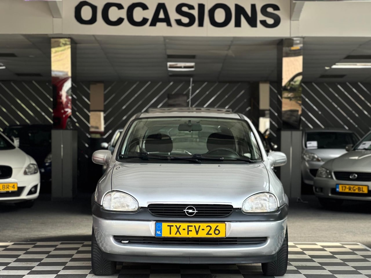 Opel Corsa - 1.4i Strada Automaat Schuifdak Nw APK NAP - AutoWereld.nl