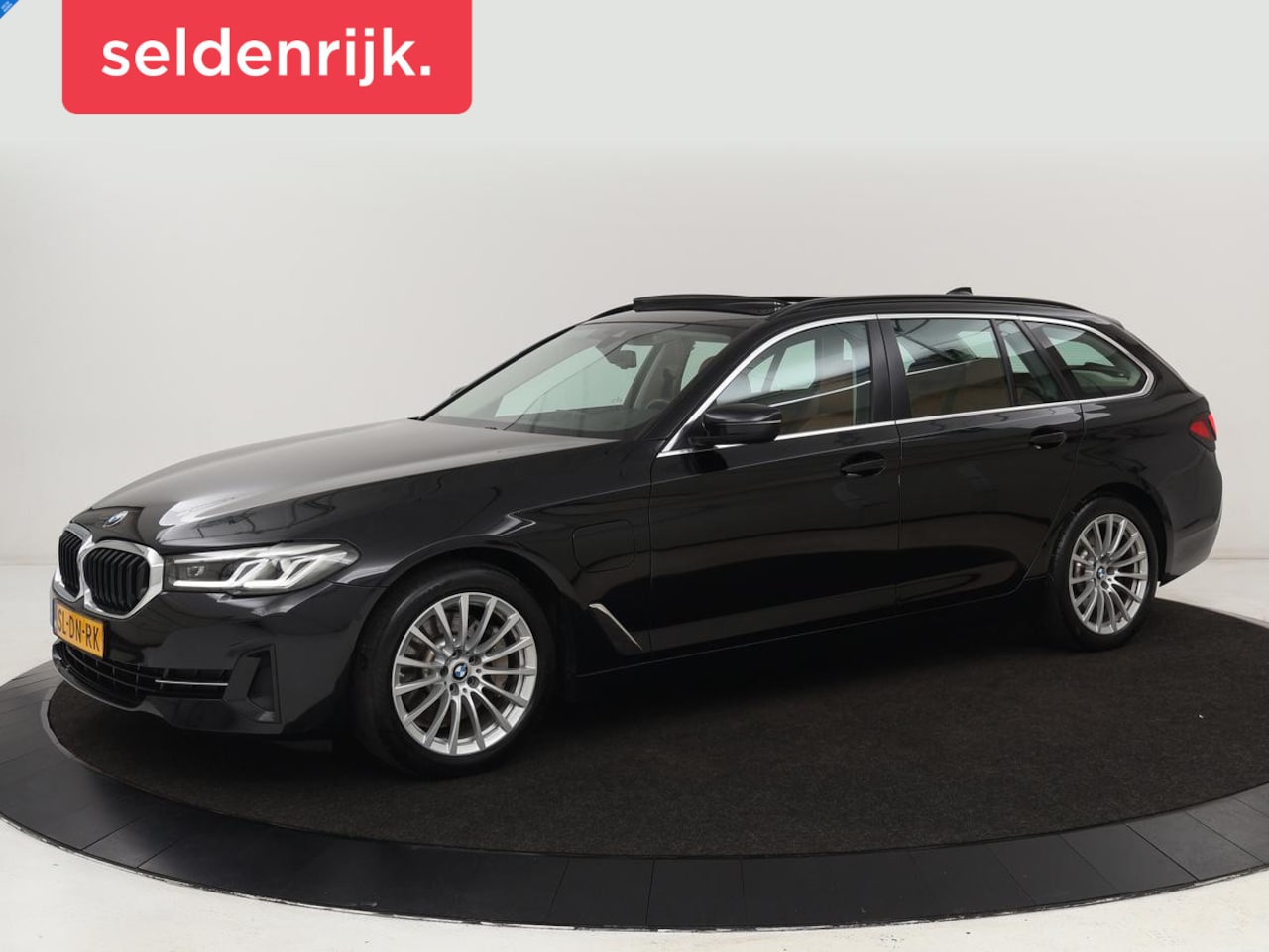 BMW 5-serie Touring - 530e Executive | Panoramadak | Leder | Stoelverwarming | Adaptief LED | Carplay | Sfeerver - AutoWereld.nl