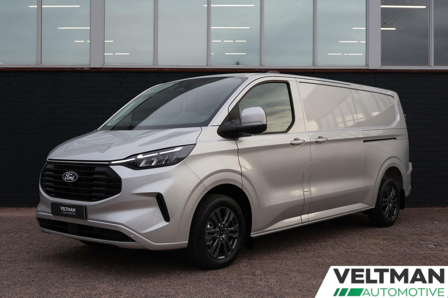 Ford Transit Custom - 320 2.0 TDCI L2H1 Limited TREKHAAK 170PK 2X SCHUIFDEUREN DRIVE ASSISTENCE PACK DIRECT LEVE - AutoWereld.nl