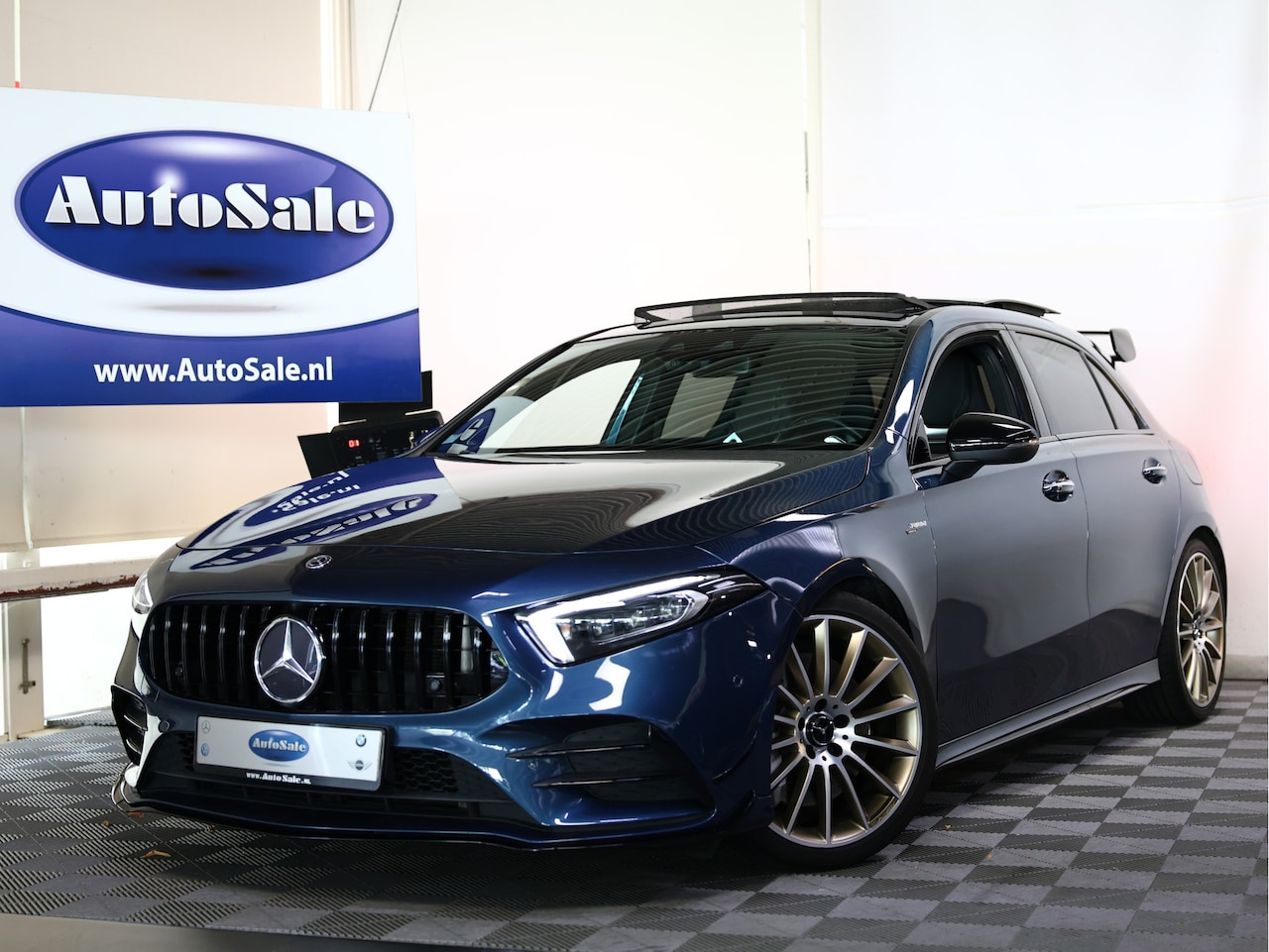 Mercedes-Benz A-klasse - AMG 35 4MATIC Premium BURMESTER PANO KUIPST ''19 - AutoWereld.nl