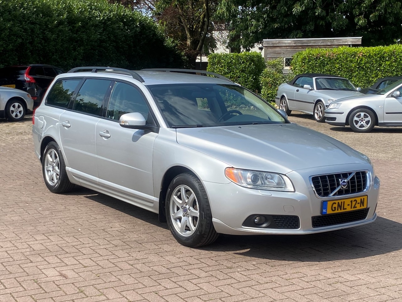 Volvo V70 - 2.5T Aut. / Xenon / Tr.haak / goed onderhoud +APK - AutoWereld.nl