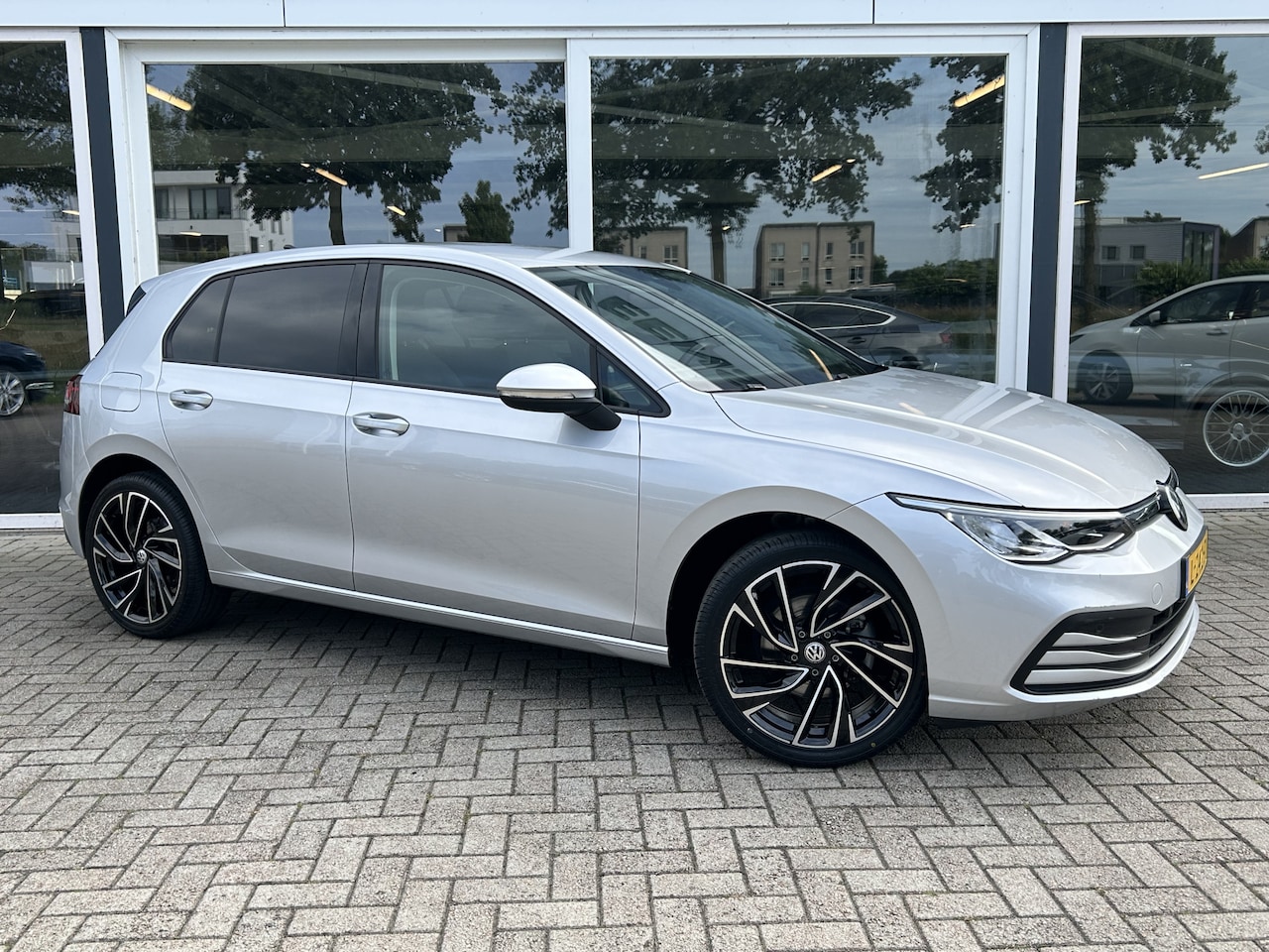Volkswagen Golf - 1.0 TSI Life 50% deal 8.975,- ACTIE Virtual / Navi / Carplay / Cruise / Clima / Nieuw Mode - AutoWereld.nl