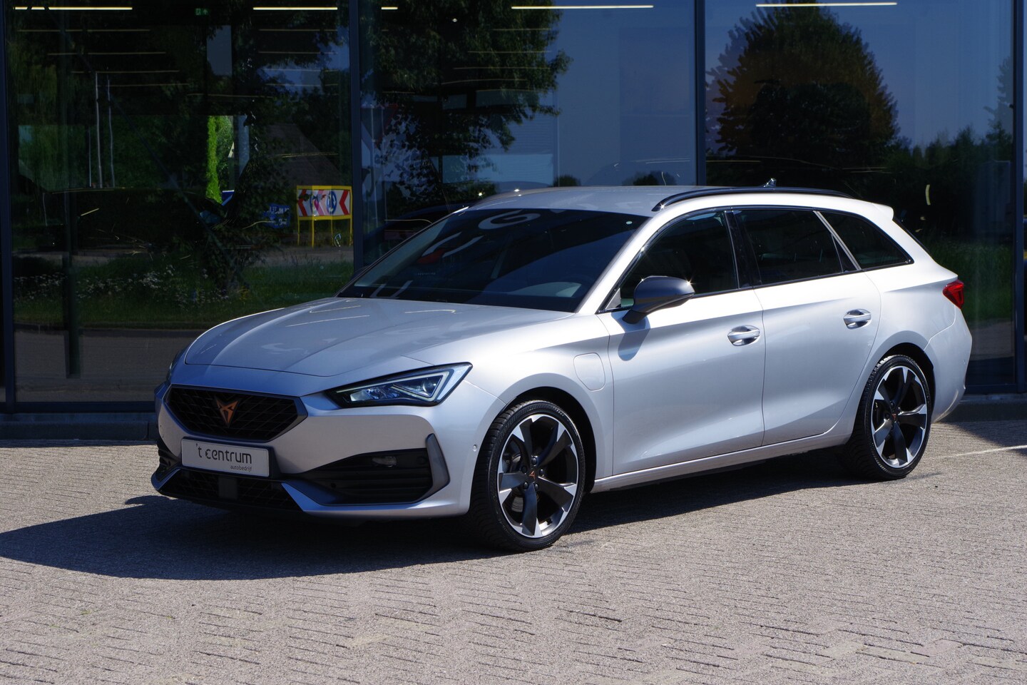 CUPRA Leon Sportstourer - 1.4 e-Hybrid 245 PK VZ Adrenaline, Adap. Cruise Control, Sfeerverlichting, LED, Camera - AutoWereld.nl