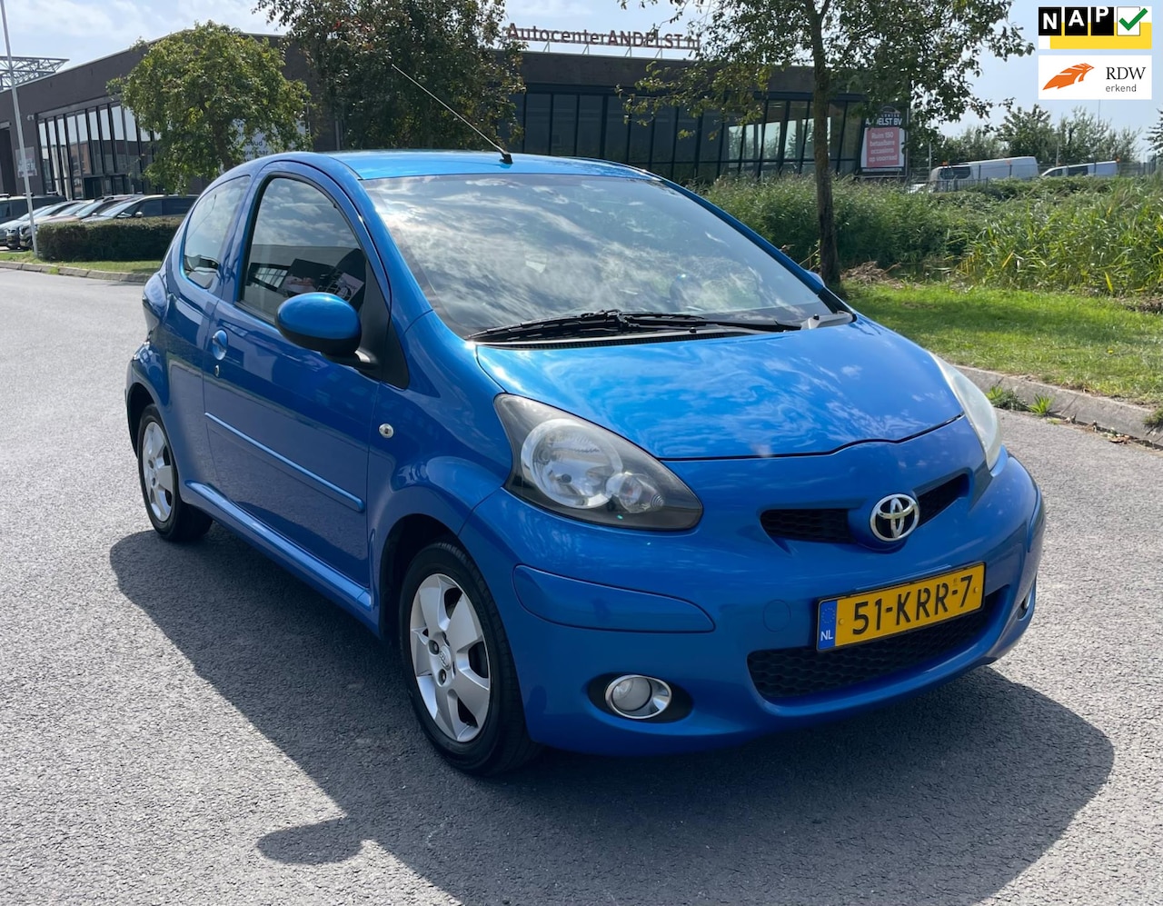Toyota Aygo - 1.0-12V Dynamic Blue 1.0-12V Dynamic Blue, 3drs, Airco, Elektr ramen, Toerenteller, Radio CD, Geen import, Nap, - AutoWereld.nl