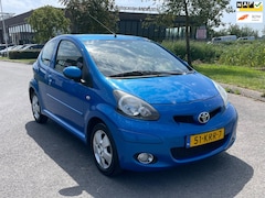 Toyota Aygo - 1.0-12V Dynamic Blue, 3drs, Airco, Elektr ramen, Toerenteller, Radio CD, Geen import, Nap,