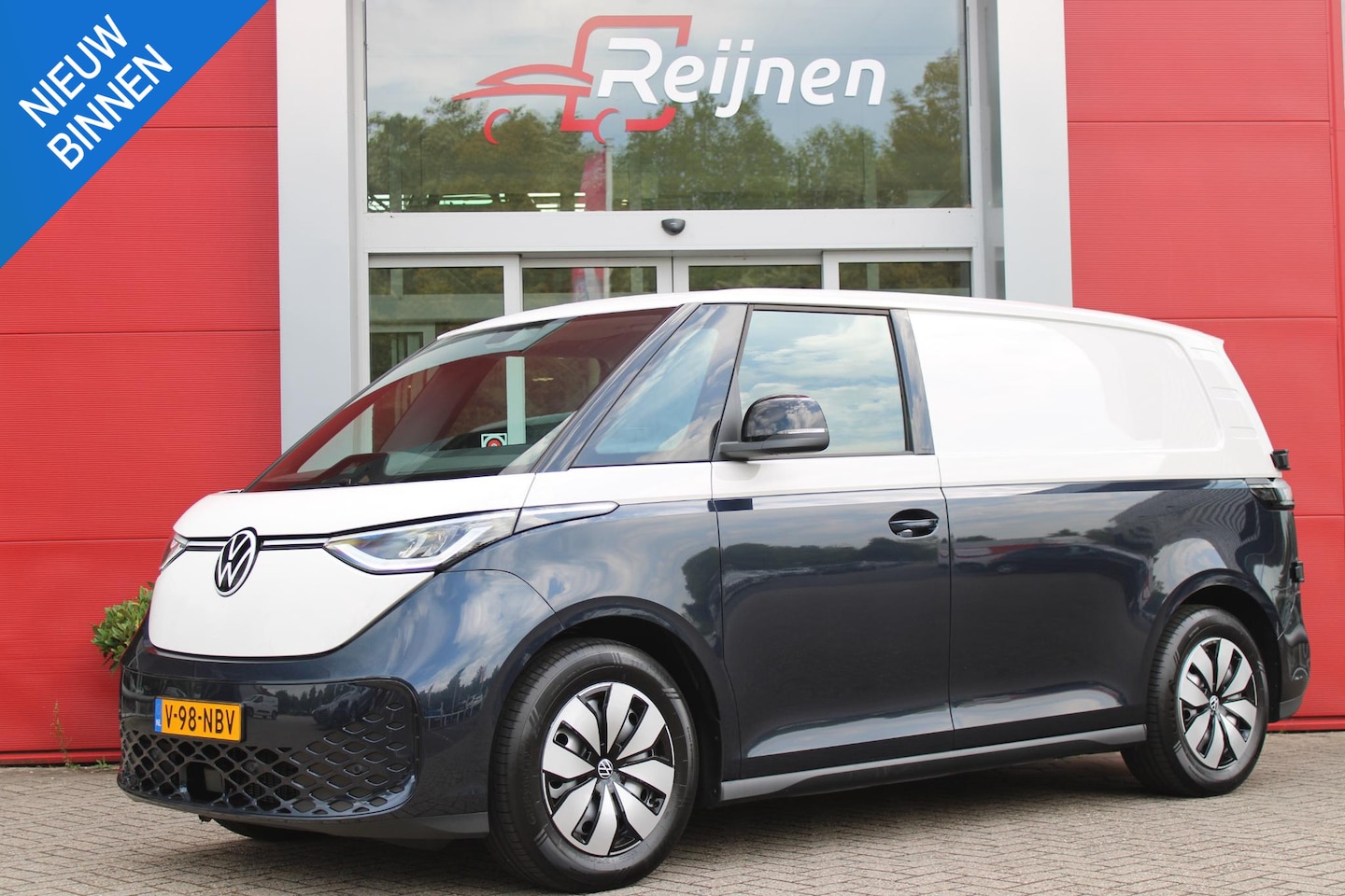 Volkswagen ID. Buzz Cargo - 79 kWh | TREKHAAK ELEKTRISCH WEGKLAPBAAR | LAADRUIMTE PAKKET | STOEL/VOORRUIT VERWARMING | - AutoWereld.nl