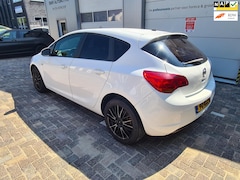 Opel Astra - J 1.6/Rijdt goed/ APK 3-26/ Lees tekst