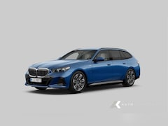 BMW 5-serie Touring - 530e xDrive M Sport | Driving Ass. Plus | Keyless | Leder | H/K | Camera | Trekhaak | Adap