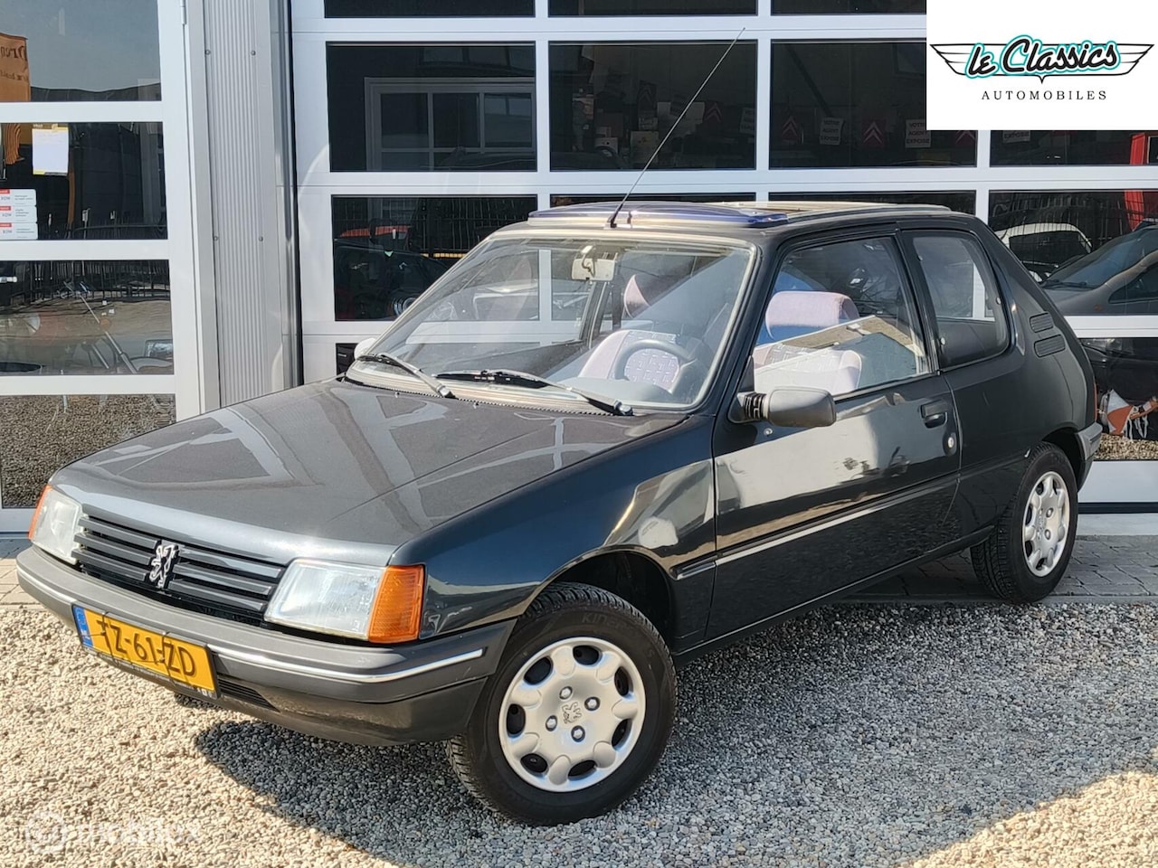 Peugeot 205 - 1.4i XR | open dak | 1989 | nw distributie - AutoWereld.nl
