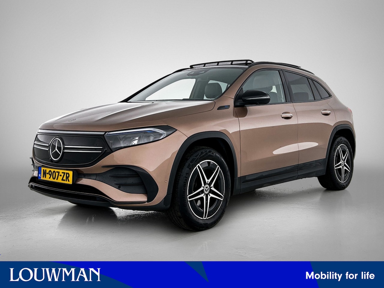Mercedes-Benz EQA - 250 Business Solution AMG 67 kWh | 1e eigenaar | Panoramadak | Trekhaak | LED | Burmester - AutoWereld.nl
