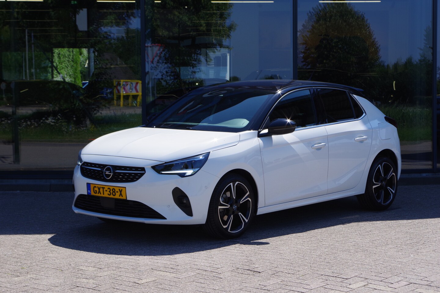 Opel Corsa - 1.2 Elegance 1.2 101 PK Elegance, Panoramadak, Camera, Stoelverwarming, Carplay - AutoWereld.nl