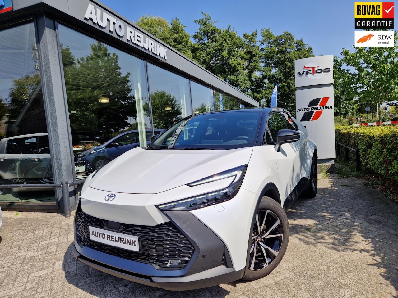 Toyota C-HR - 1.8 Hybrid 140 BI-TONE STYLE/ELECTR A-KLEP/DODE HOEK/PARK SENS V+A/STOEL-EN STUURWIELVERWA - AutoWereld.nl