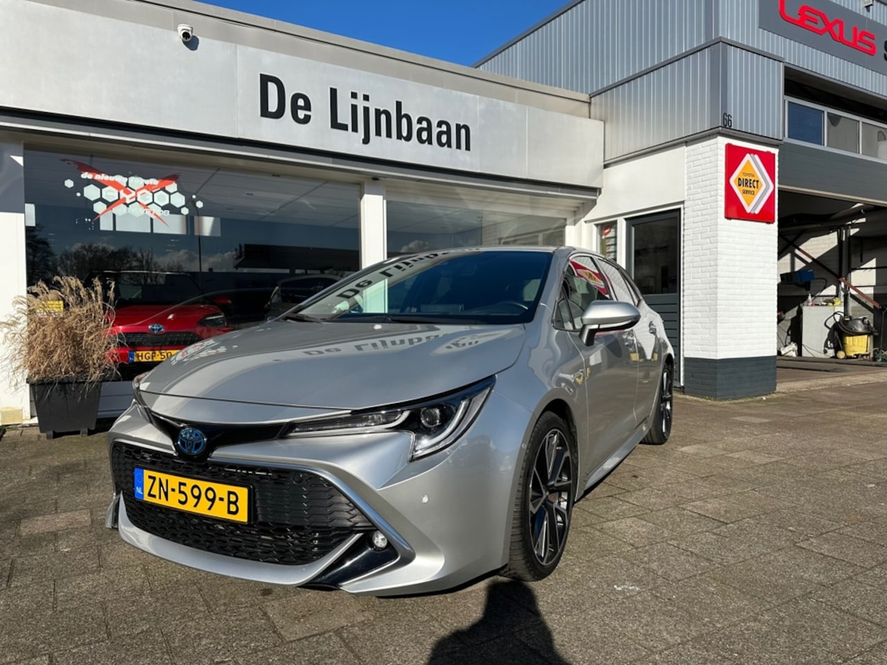 Toyota Corolla - 2.0 Hybrid Business Sport Intro 2.0 Hybrid Business Sport Intro - AutoWereld.nl