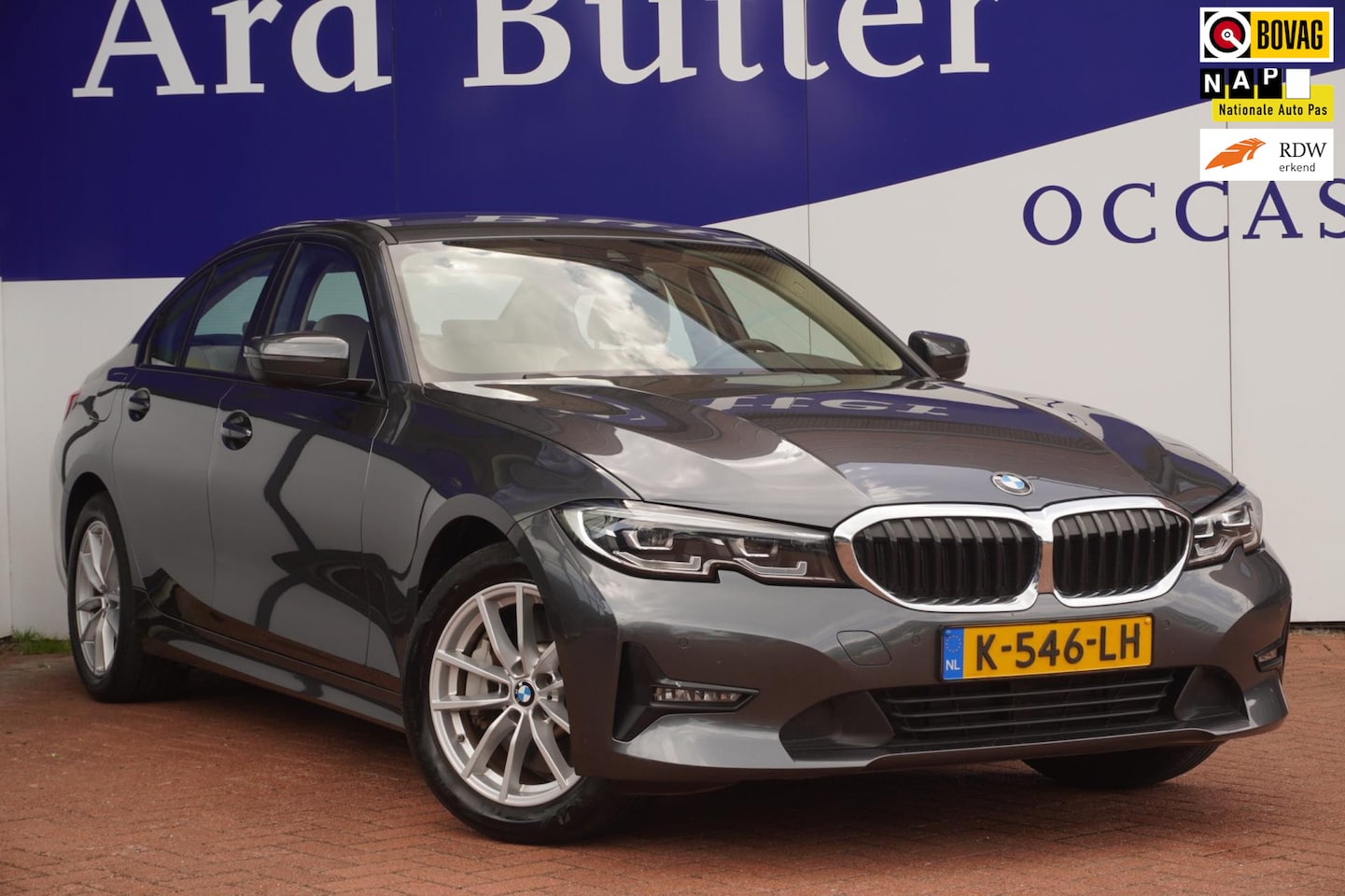 BMW 3-serie - 330e eDrive Edition+Led+Volleder+stoel-verw+breed-navigatie+2 Snoeren = 61 DKM !! - AutoWereld.nl