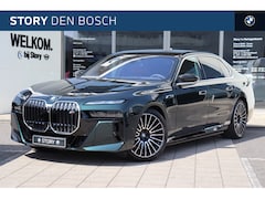 BMW 7-serie - M760e xDrive High Executive Automaat / Panoramadak Sky Lounge / Trekhaak / Executive Loung