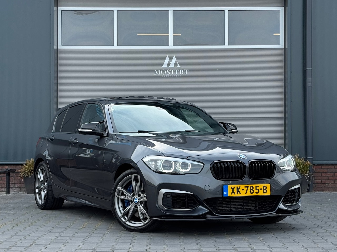 BMW 1-serie - M135i xDrive/326pk|2015|LCI|Schuifdak|Leder|CarPlay|Boekjes|Stoelverw.|PDC|18" LMV - AutoWereld.nl