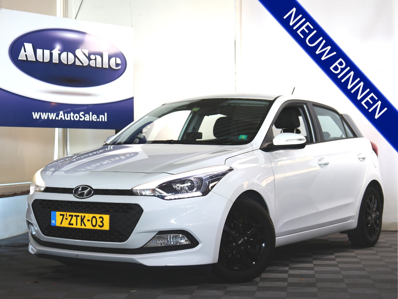 Hyundai i20 - 1.2 HP i-Motion NAP AIRCO BT PDC CRUISE '15 - AutoWereld.nl