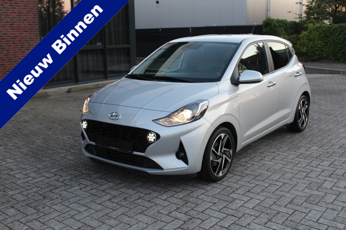 Hyundai i10 - 1.0 Automaat Clima-Cruise-Camera-Navi-Stoelverwarming-Keyless 13.000 Km !! - AutoWereld.nl