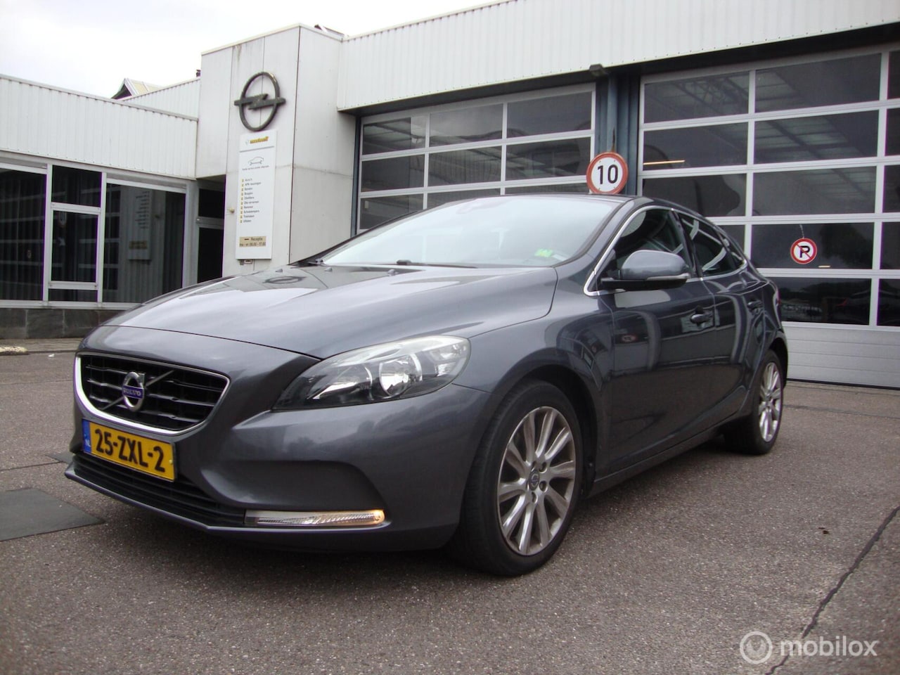 Volvo V40 - 1.6 T3 Momentum zeer nette en volledig onderhouden auto - AutoWereld.nl