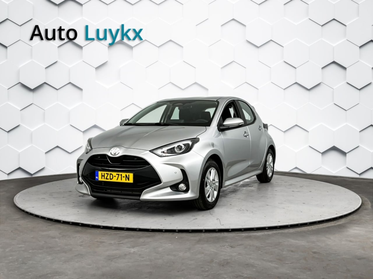 Toyota Yaris - 1.5 Hybrid 115 Business | Parkeersensoren voor + achter | Stuurverwarming | Stoelverwarmin - AutoWereld.nl