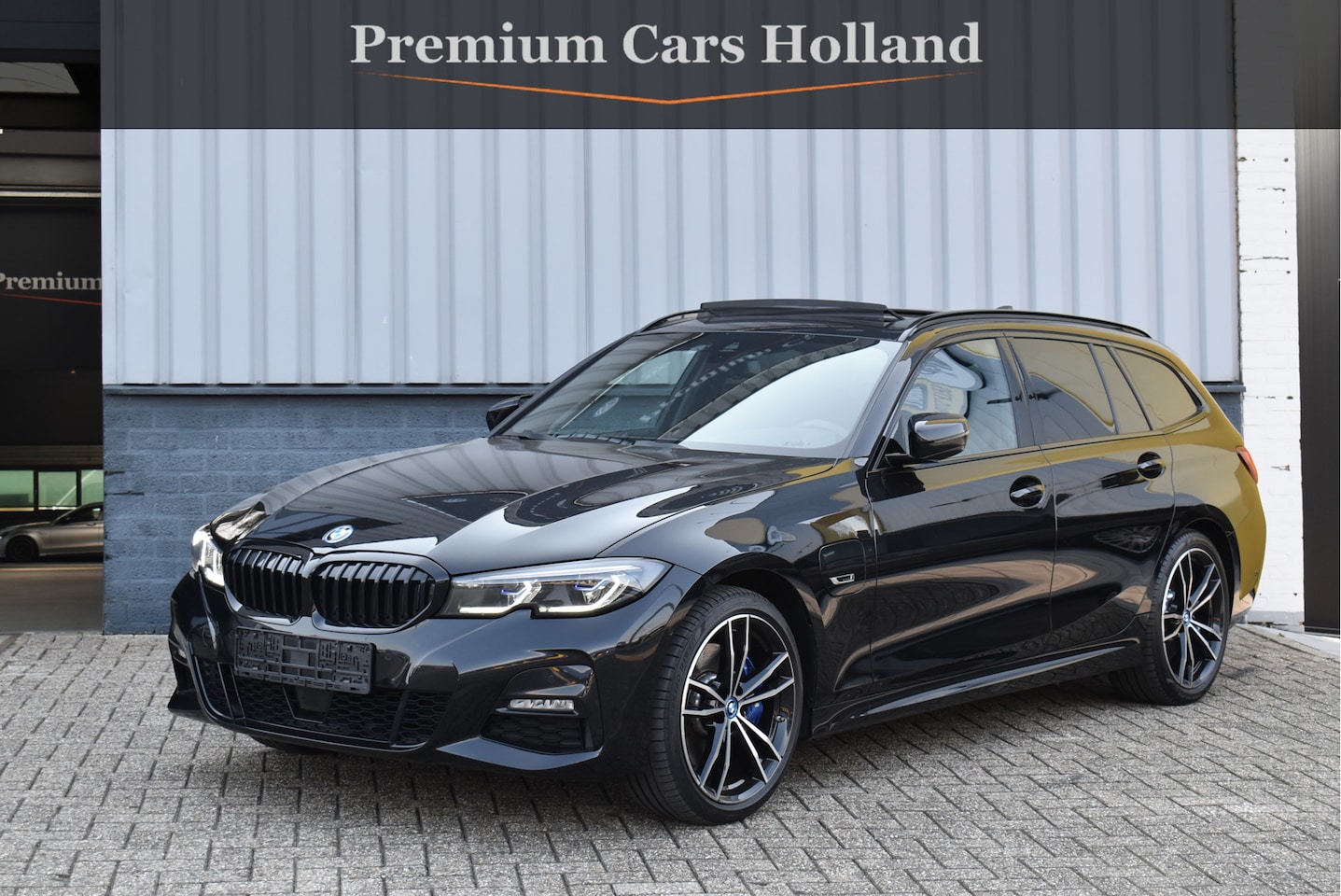 BMW 3-serie Touring - 330e xDrive M-Sport 292 Pk Pano Head-Up Laser Leder 19 Inch - AutoWereld.nl