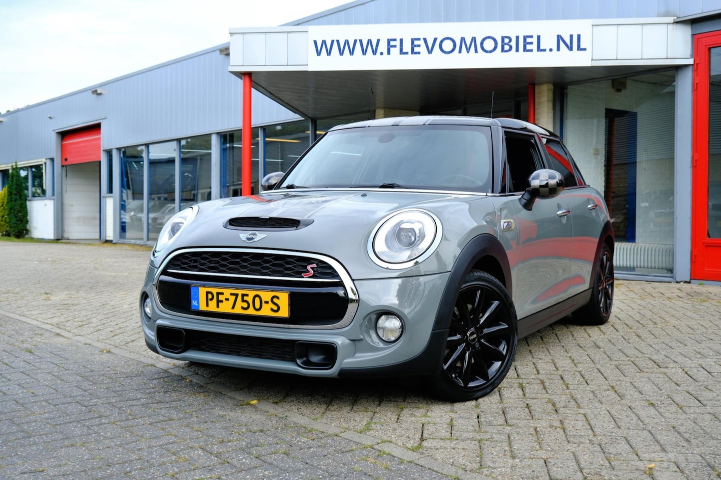 MINI John Cooper Works - S 2.0 192pk JCW Chili Serious Business Aut. Leder|Navi|Sporstoelen|LMV - AutoWereld.nl