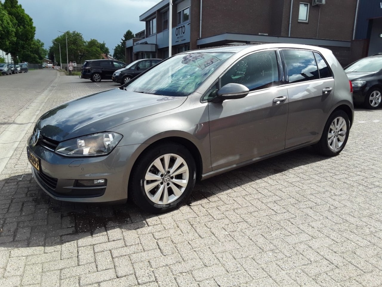 Volkswagen Golf - 1.2 TSI COMFORTLINE / NAVI / PDC - AutoWereld.nl