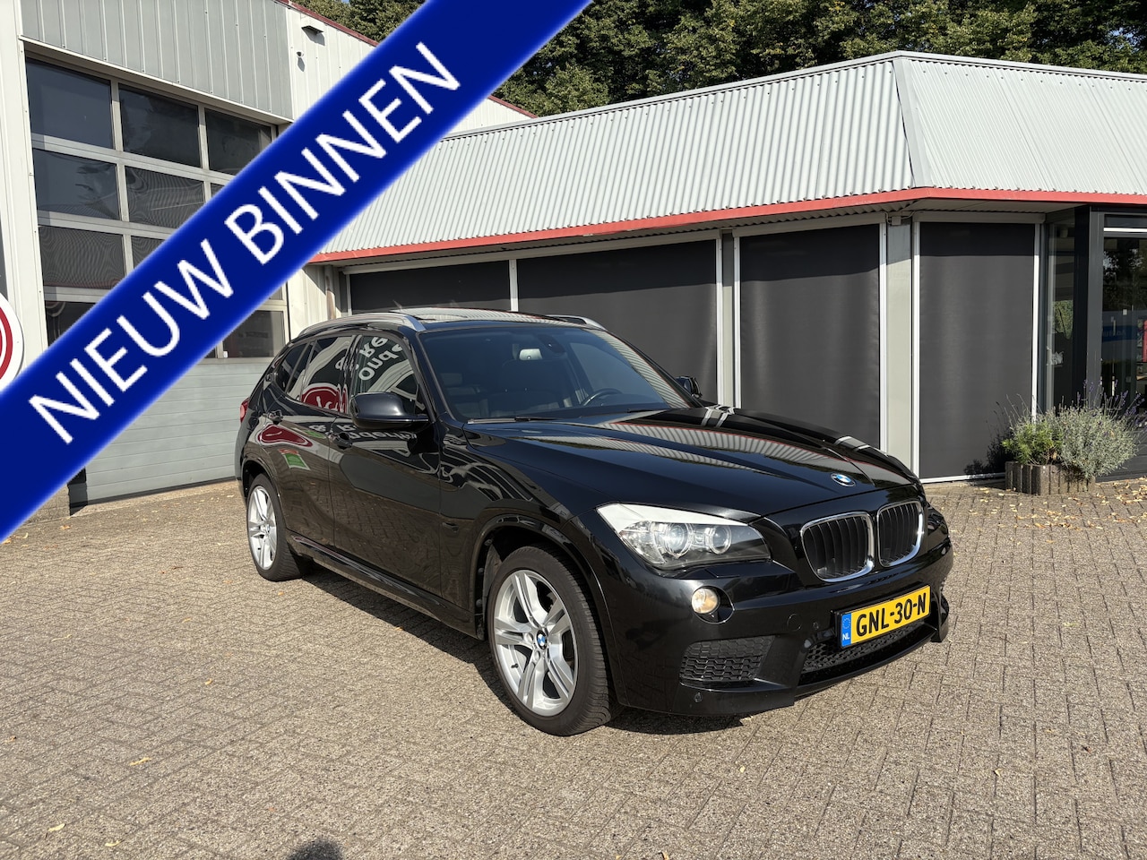 BMW X1 - sDrive18i Executive | M Pakket | Panoramadak | Trekhaak - AutoWereld.nl