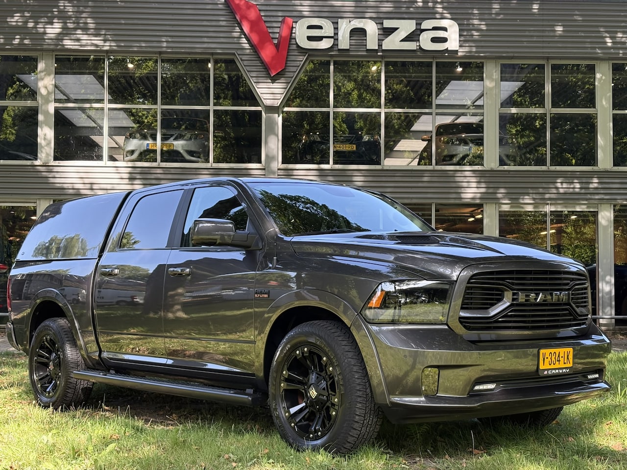 Dodge Ram 1500 - 5.7 V8 Hemi Sport NL-AUTO LAGE BIJTELING!! - AutoWereld.nl