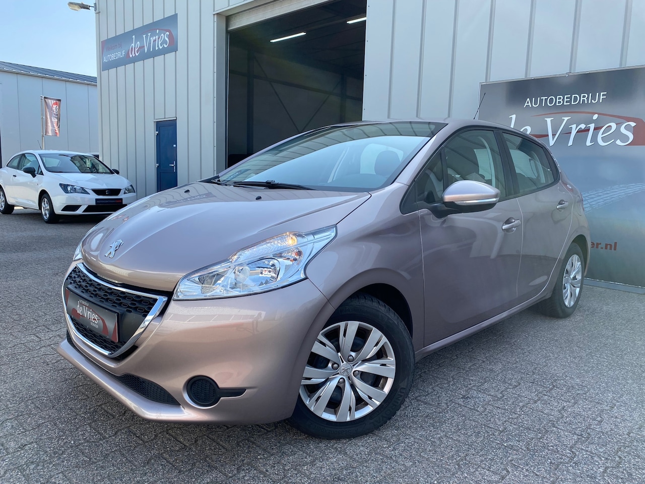 Peugeot 208 - 1.2 VTi Active Airco, Elek. ramen voor, Multimedia - AutoWereld.nl