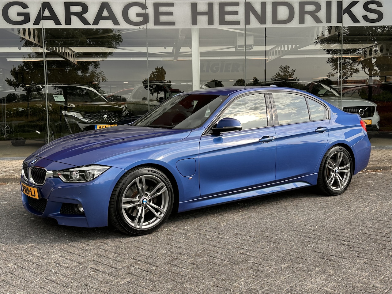 BMW 3-serie - 330e Edition M Sport Executive | Leder | M line | LED | Climate | Occasion - AutoWereld.nl