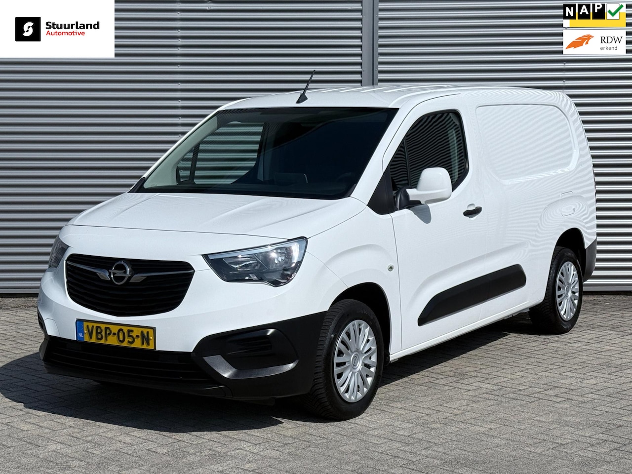 Opel Combo - 1.5D L2H1 100pk Airco/ Navi/ Cruise/ PDC/ Carplay - AutoWereld.nl