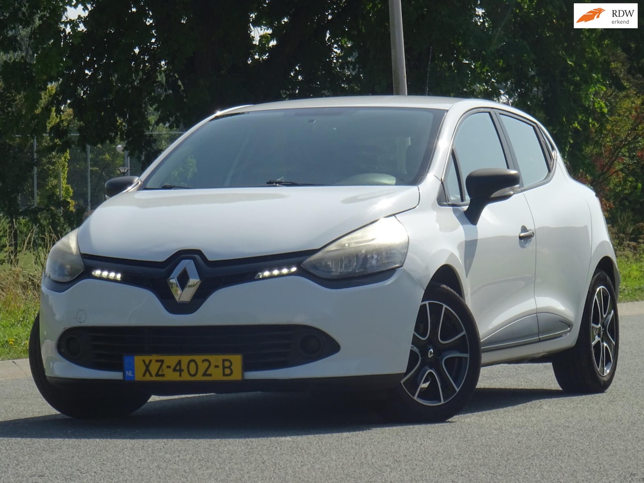 Renault Clio - 1.5 dCi ECO NAVI/CAMERA/LED/AIRCO/CRUISE/APK - AutoWereld.nl