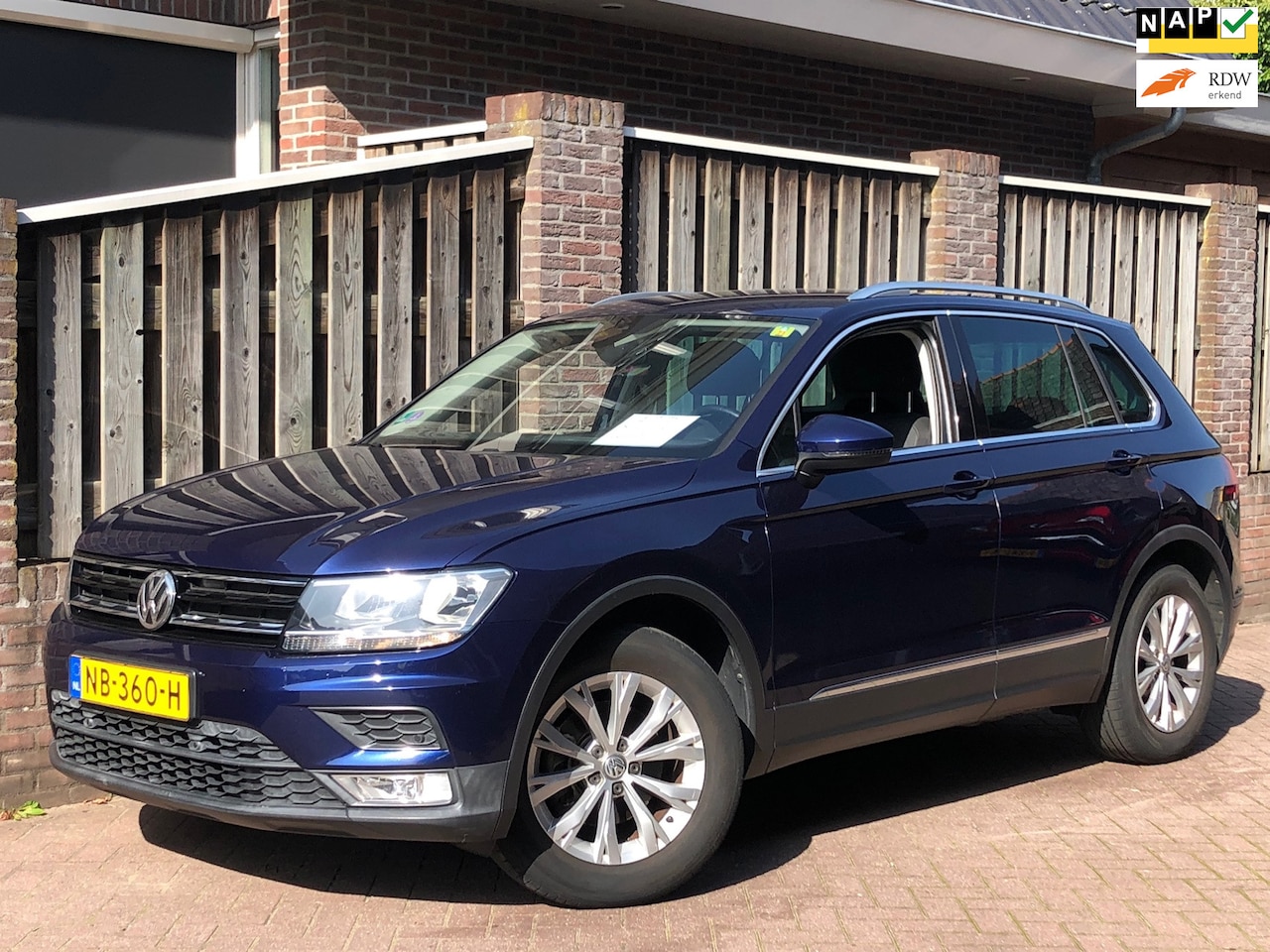 Volkswagen Tiguan - 1.4 TSI Connected Series AIRCO/CLIMA, Trekhaak, NAVI, Bluetooth - AutoWereld.nl