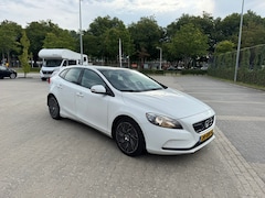 Volvo V40 - 1.6 D2 Kinetic. VERSNELLINGSBAK DEFECT