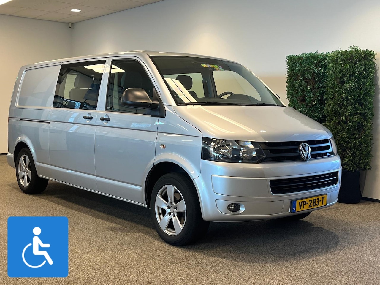 Volkswagen Transporter - L2H1 Rolstoelbus - AutoWereld.nl