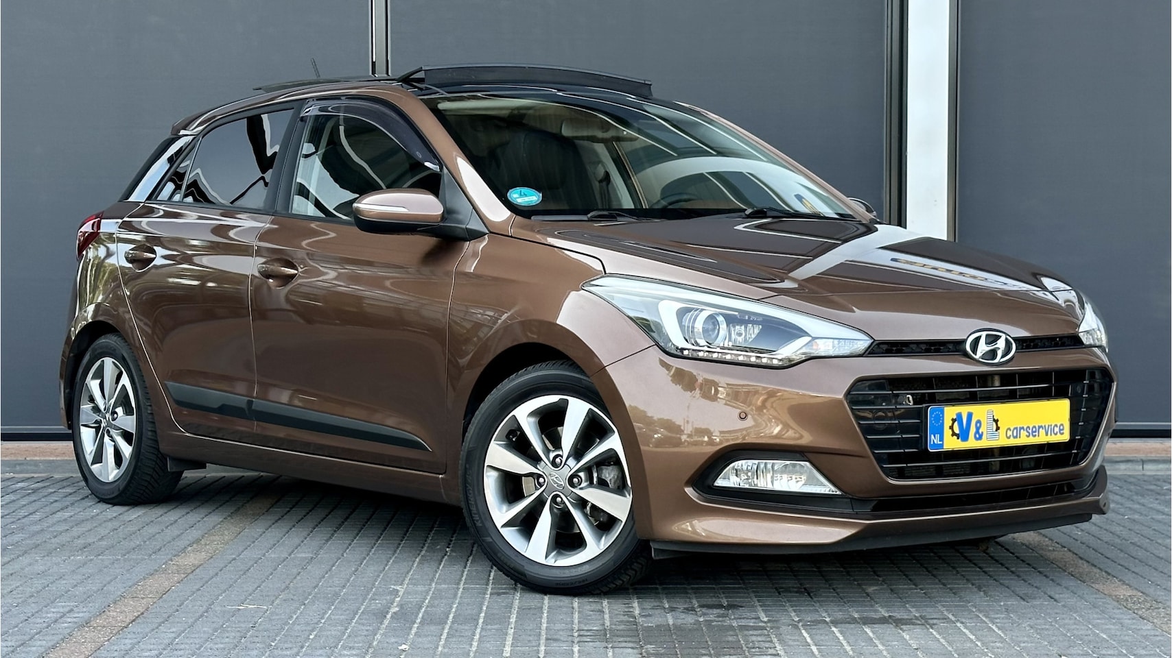 Hyundai i20 - 1.0 T-GDI Premium / Pano / Clima / Navi / PDC - AutoWereld.nl