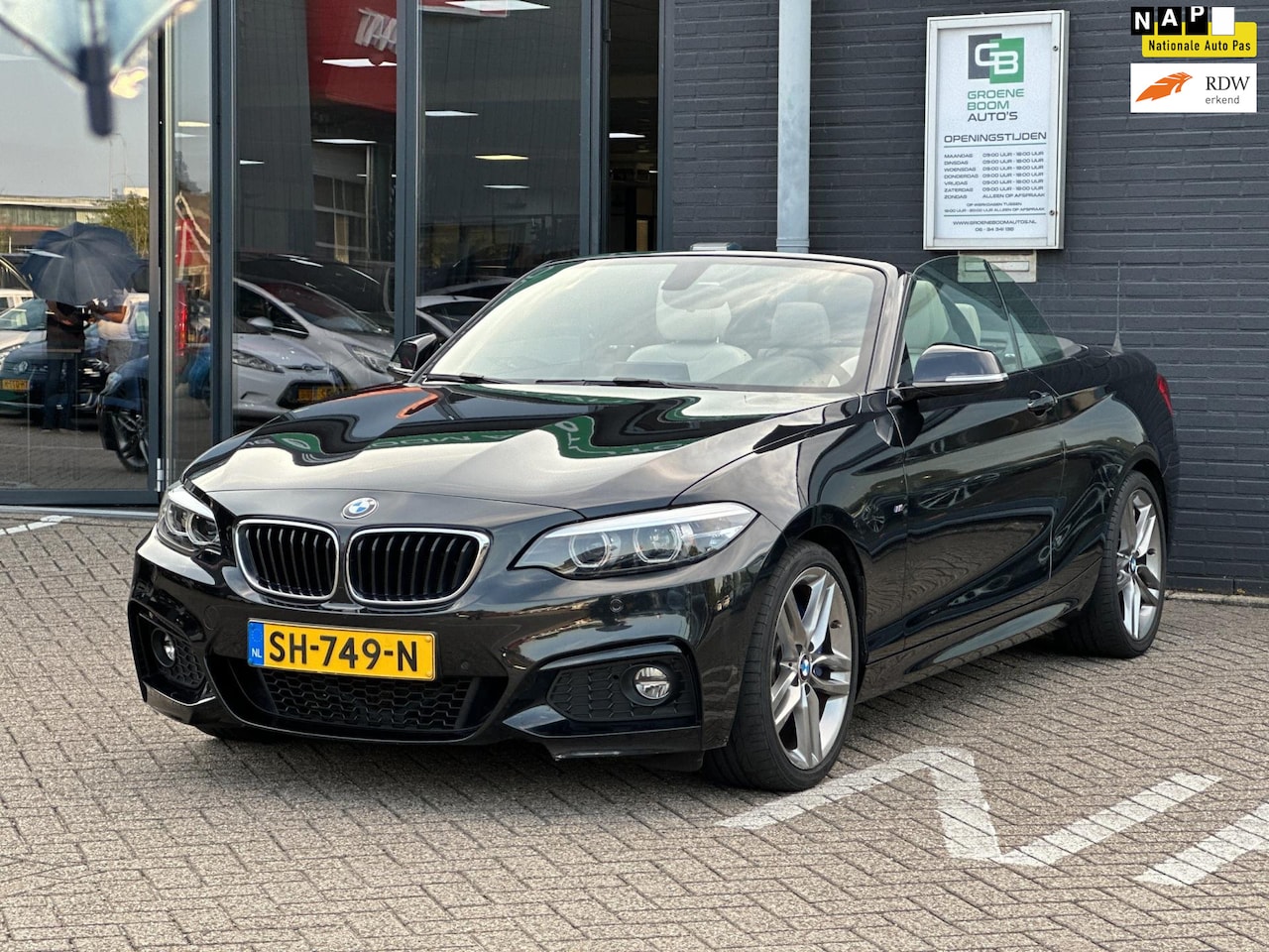 BMW 2-serie Cabrio - 220i High Executive/M-PAKKET/1STE EIG/LEDER/NAVI/NL-AUTO NAP!! - AutoWereld.nl