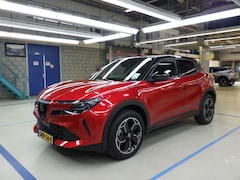 Alfa Romeo Junior - Elettrica Speciale 54 kWh 156pk | Pack Sport + Techno | Elektr. Stoelen | Warmtepomp | Ada