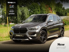 BMW X1 - sDrive20i Executive | Camera | Nav | M-sportstuur | Zw.hemel | 18" | Uniek kmst