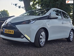 Toyota Aygo - 1.0 VVT-i x-play NAP AIRCO AUTMAAT