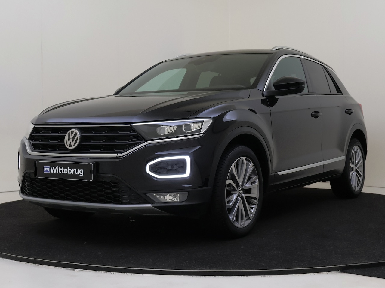 Volkswagen T-Roc - 1.5 TSI 150pk Sport | Navigatie | Sportstoelen | Executive Pakket - AutoWereld.nl