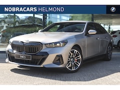 BMW 5-serie - 530e M Sport Automaat / Trekhaak / Achteruitrijcamera / Adaptieve LED / M Sportonderstel /