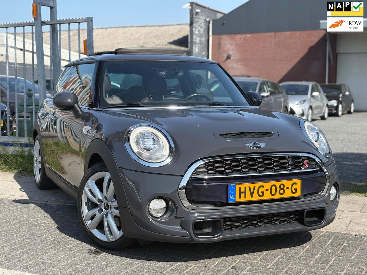 MINI Cooper S - Mini 2.0 Chili | Panoramadak | Leder | LED | Camera | 17” LMV | Stoelverwarming | - AutoWereld.nl