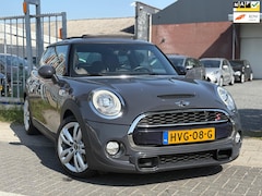 MINI Cooper S - 2.0 Chili | Panoramadak | Leder | LED | Camera | 17” LMV | Stoelverwarming |