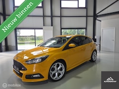 Ford Focus - 2.0 ST-2 |Recaro|Navi|Camera|Super netjes|