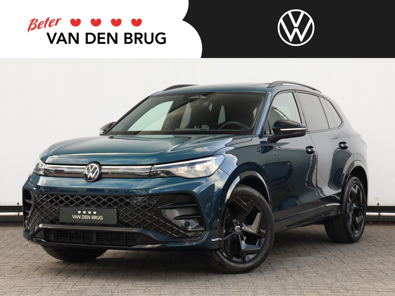 Volkswagen Tiguan - 1.5 eTSI R-Line Edition | Panoramadak | Black Style | Stoel- en Stuurverwarming | Dodehoek - AutoWereld.nl